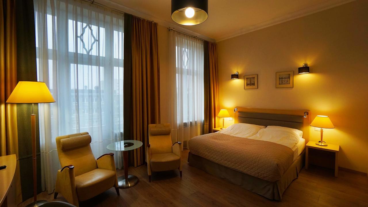 Brass Suites *