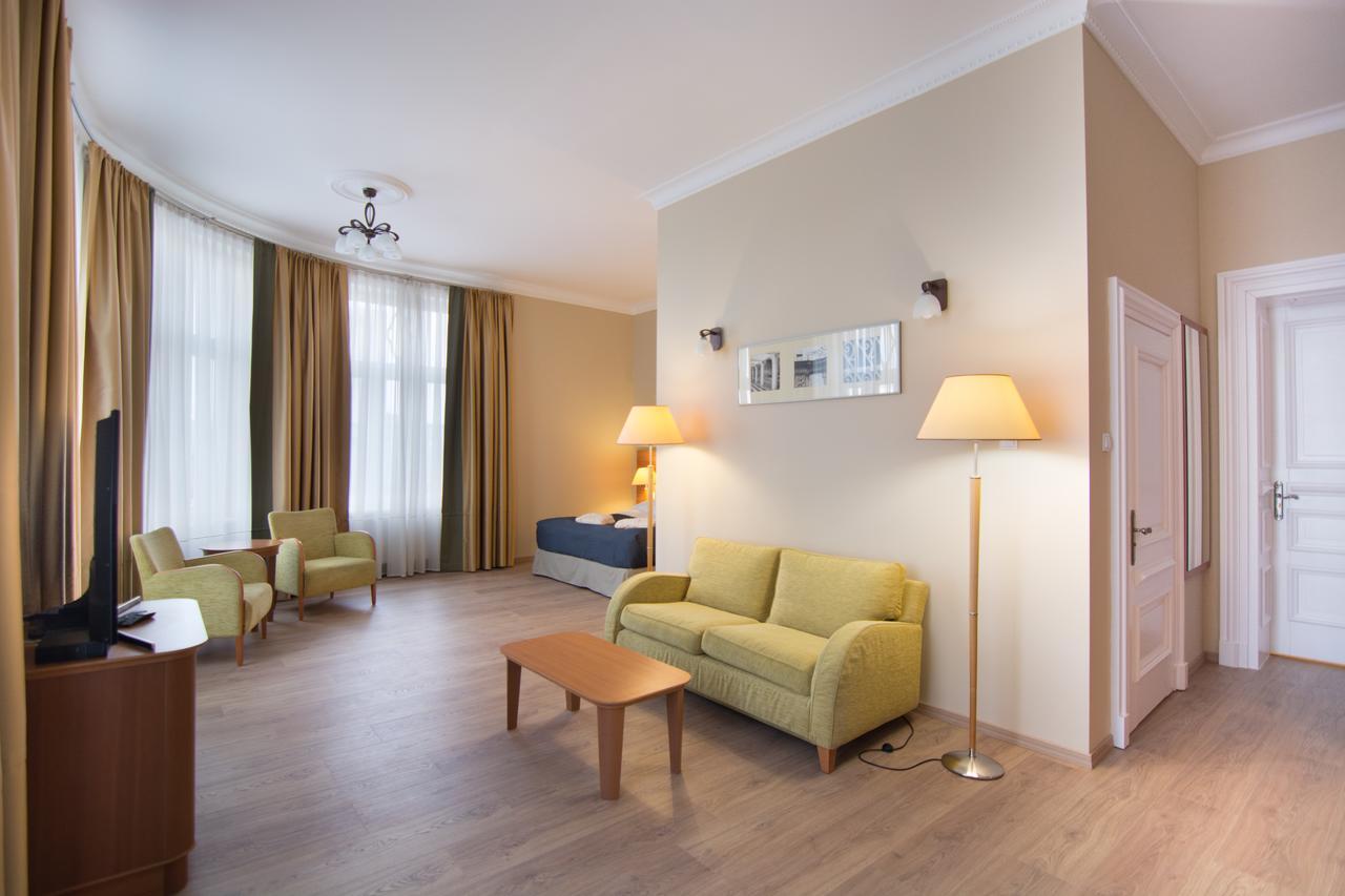 Homestay Brass Suites *