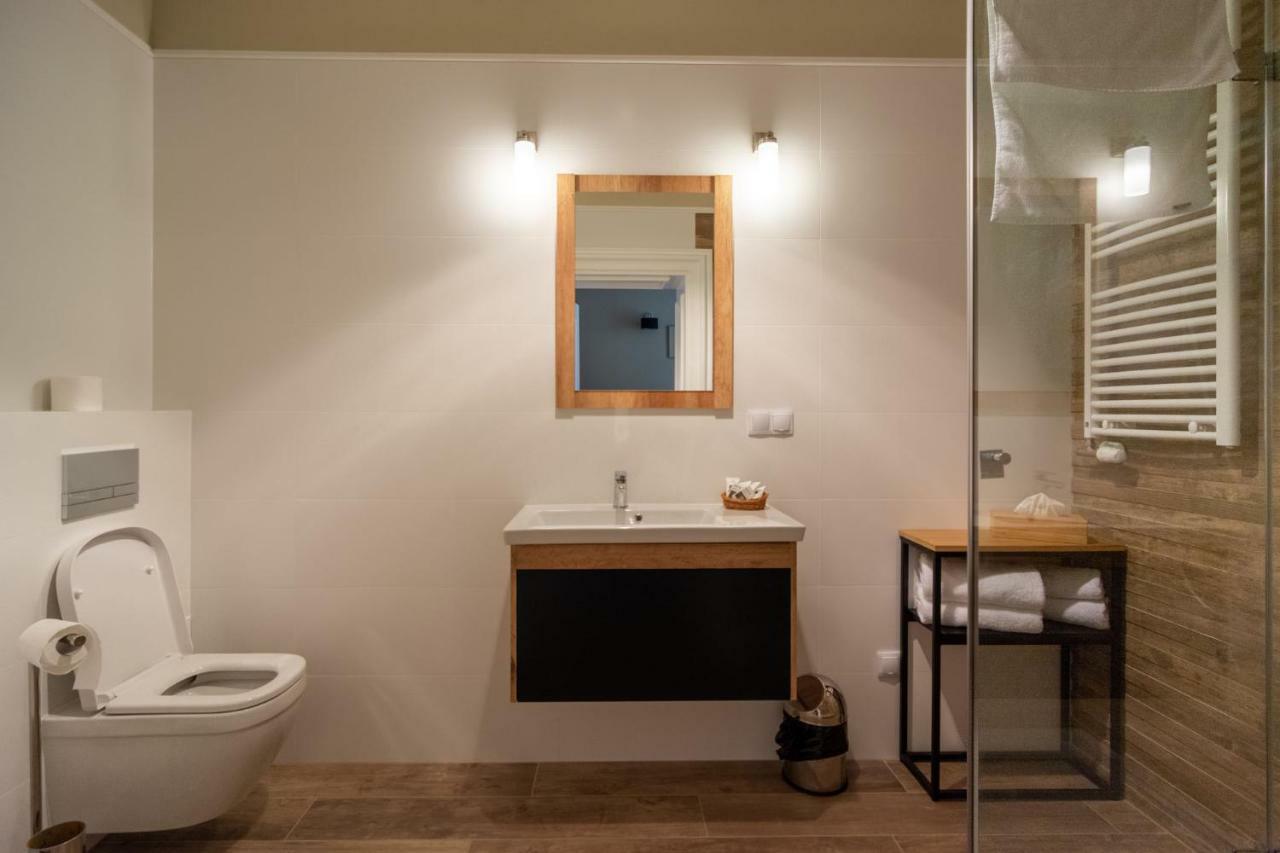 Homestay Brass Suites *