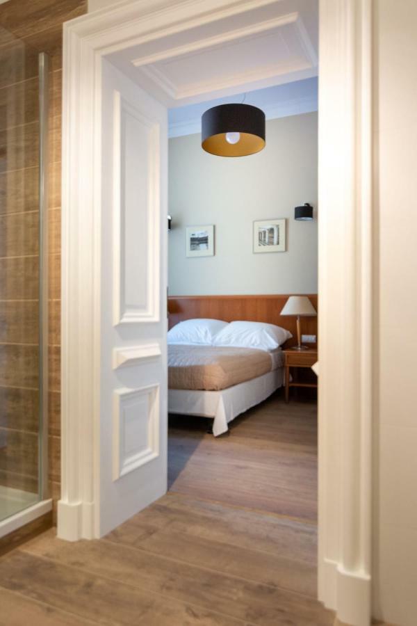 Brass Suites Homestay *