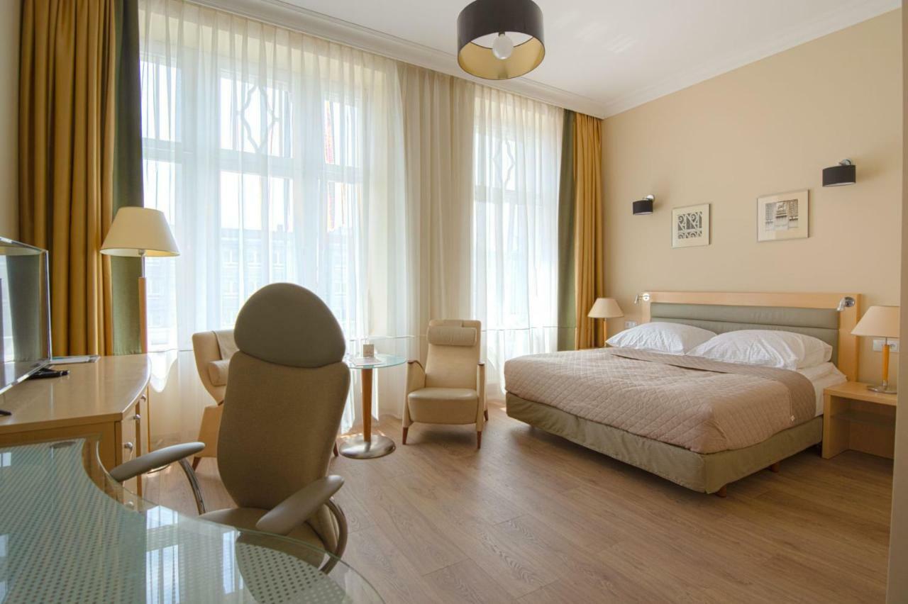 Homestay Brass Suites *