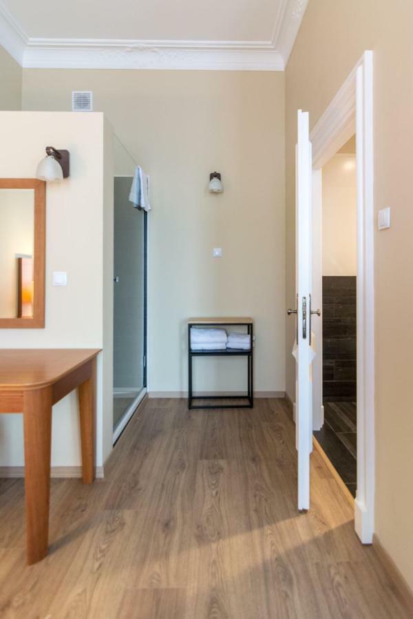Homestay Brass Suites *